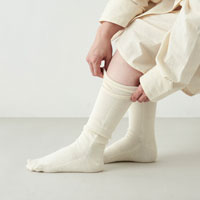 和紡布 ガラ紡の5本指靴下 生成／22-24cm