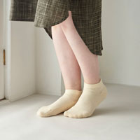 和紡布 ガラ紡のくるぶし半パイル靴下 生成／22-24cm