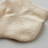 和紡布 ガラ紡のくるぶし半パイル靴下 生成／22-24cm